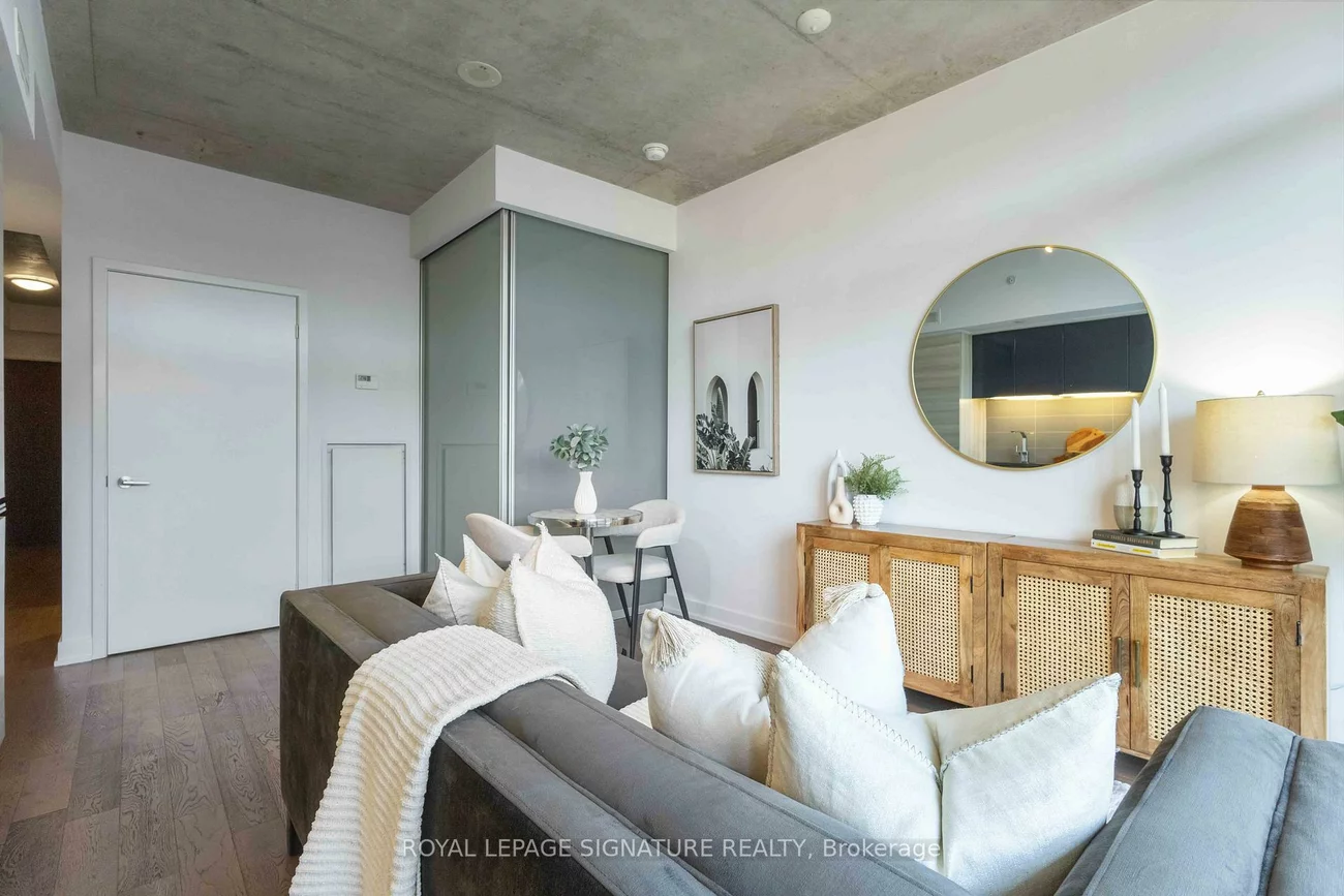 1190, Dundas, South Riverdale, Toronto