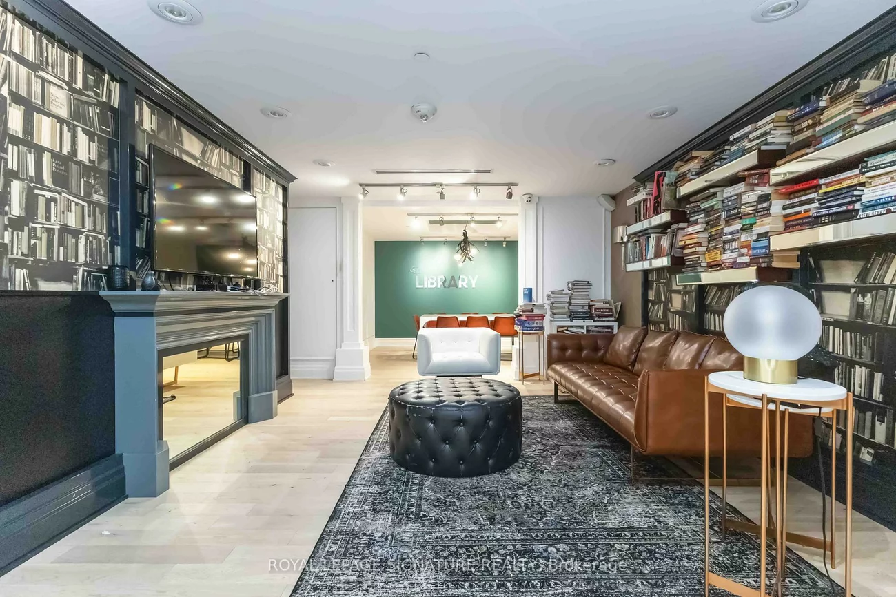 1190, Dundas, South Riverdale, Toronto