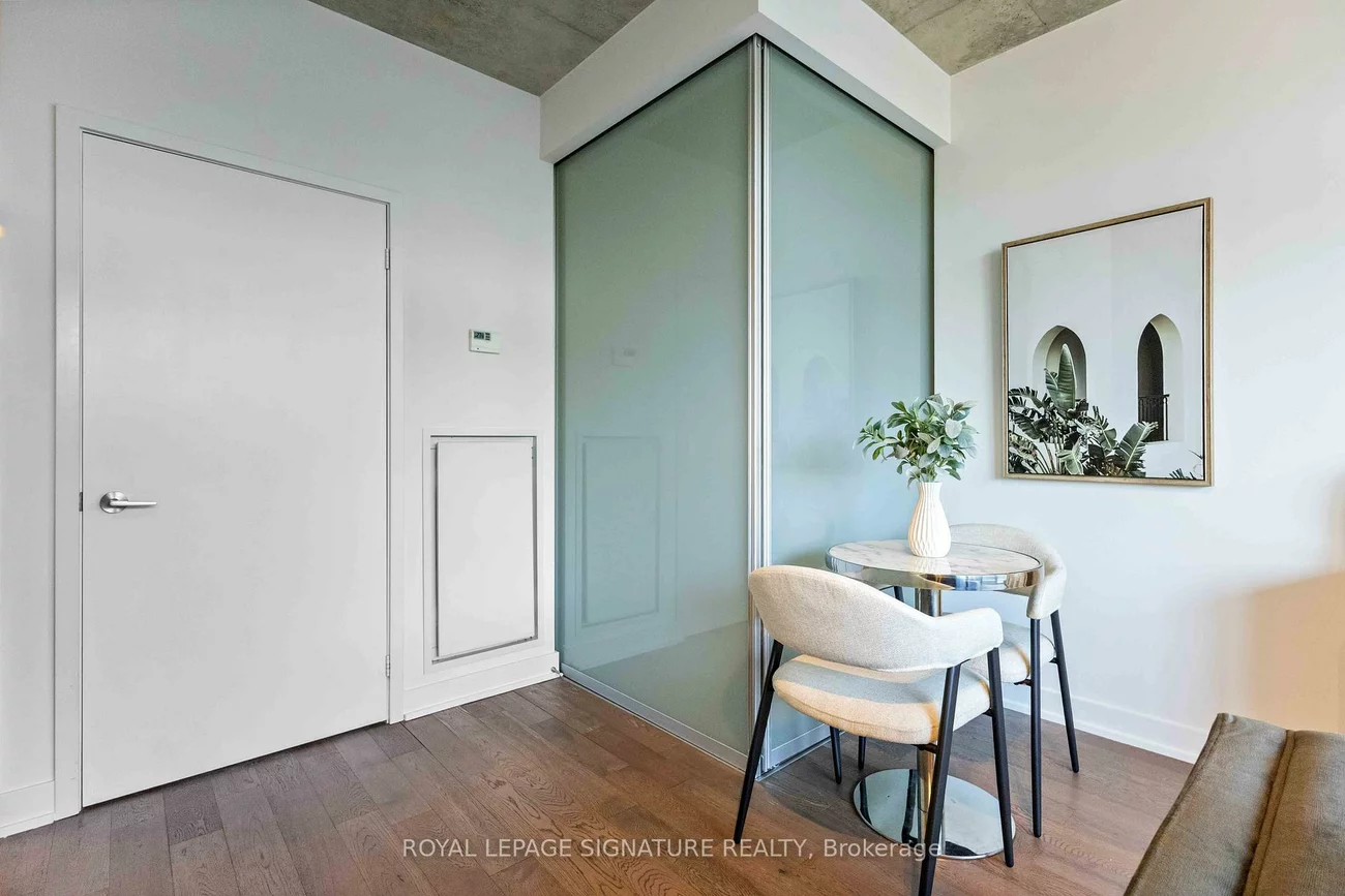 1190, Dundas, South Riverdale, Toronto