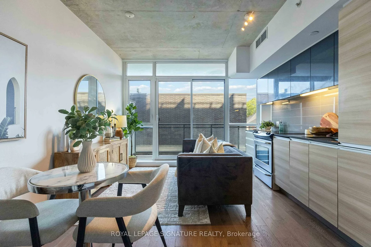 1190, Dundas, South Riverdale, Toronto