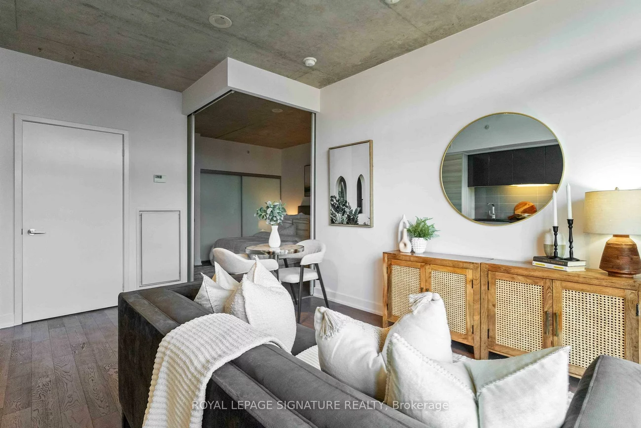 1190, Dundas, South Riverdale, Toronto