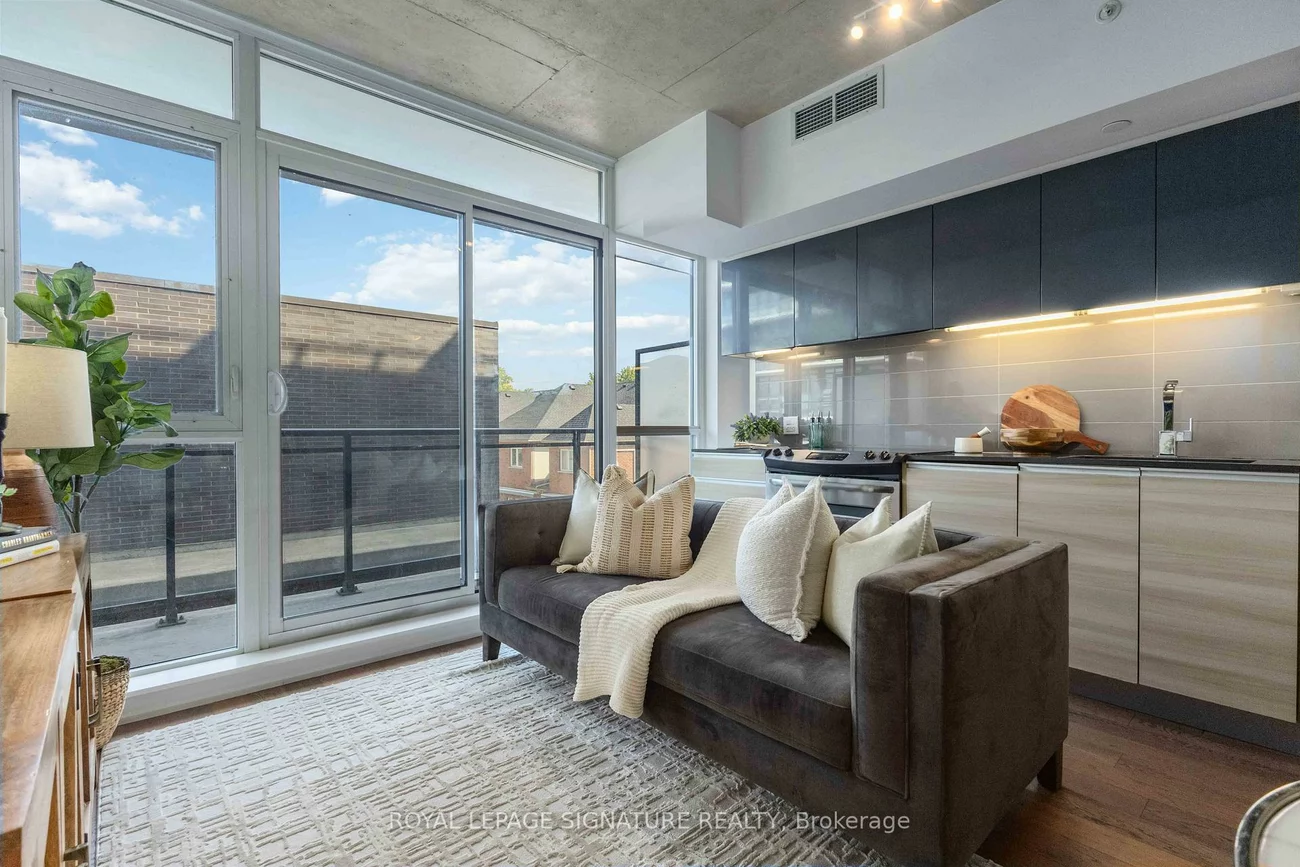 1190, Dundas, South Riverdale, Toronto