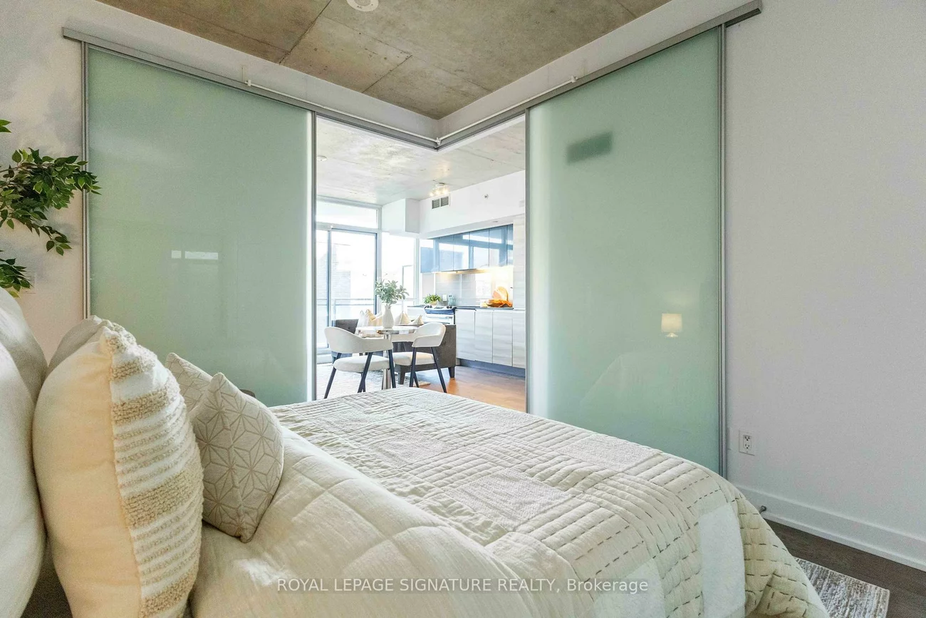 1190, Dundas, South Riverdale, Toronto