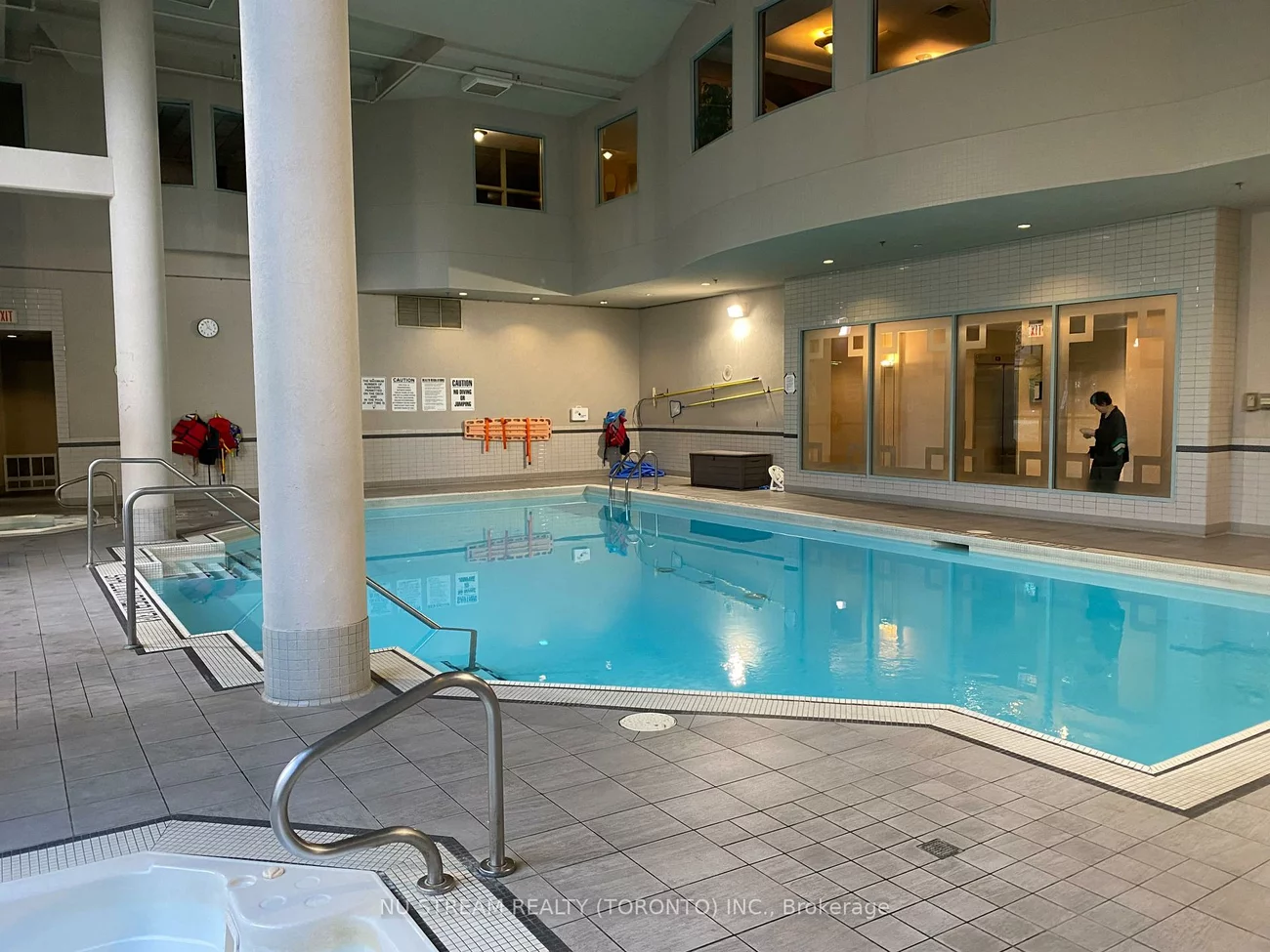 68, Corporate, Woburn, Toronto