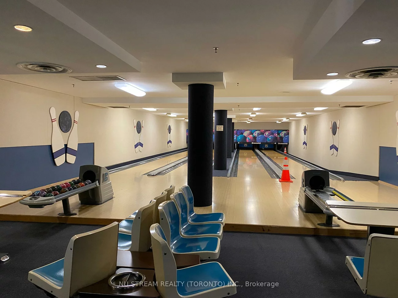 68, Corporate, Woburn, Toronto