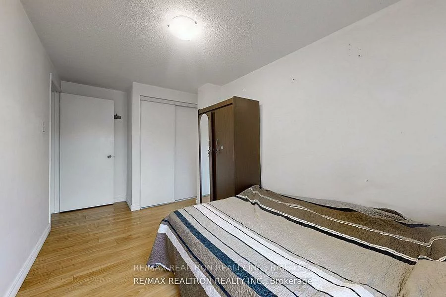 1121, Sandhurst, Agincourt North, Toronto