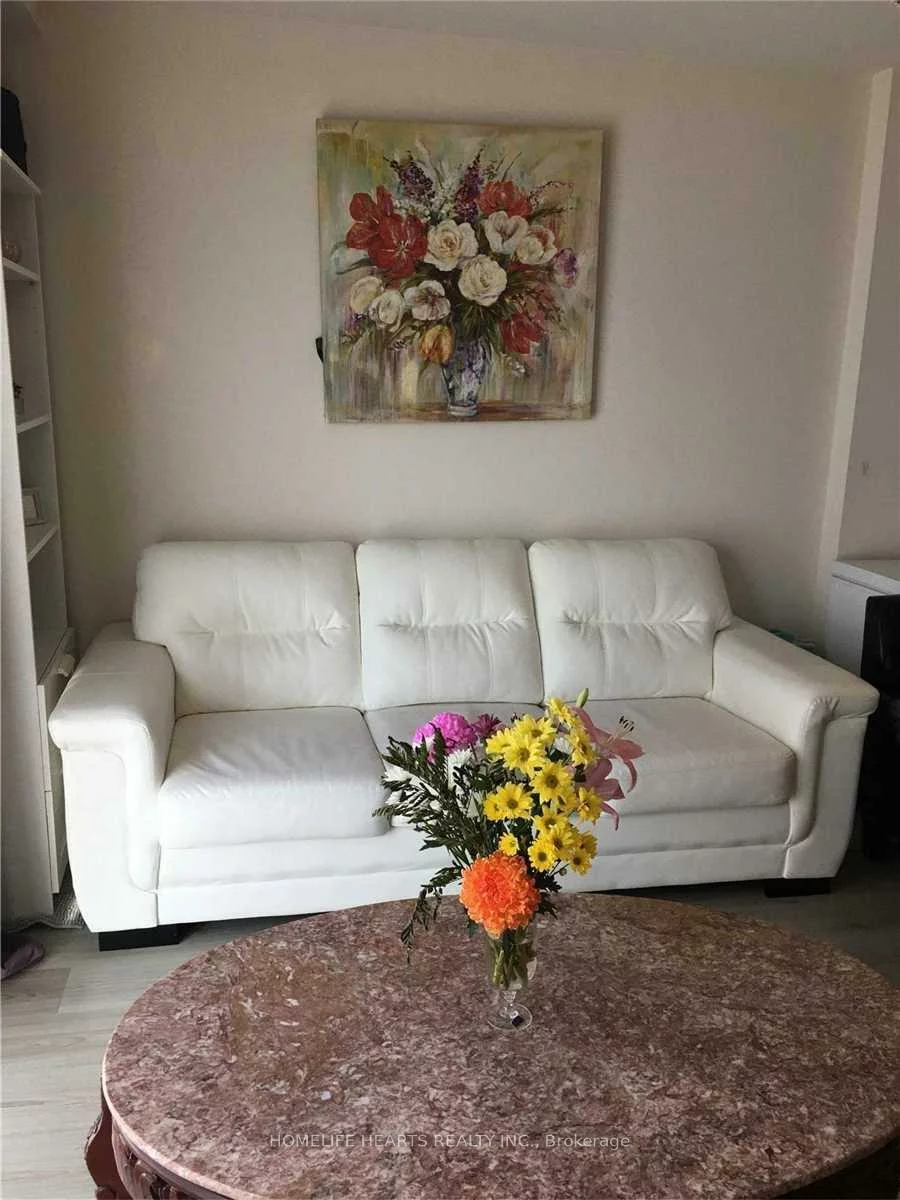 2152, Lawrence, Wexford-Maryvale, Toronto