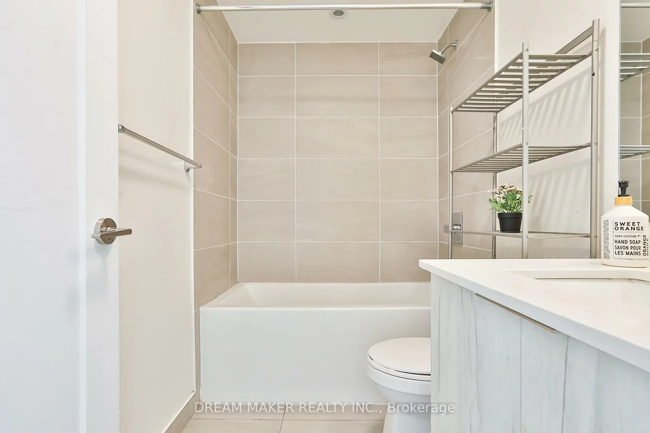 1350, Kingston, Birchcliffe-Cliffside, Toronto