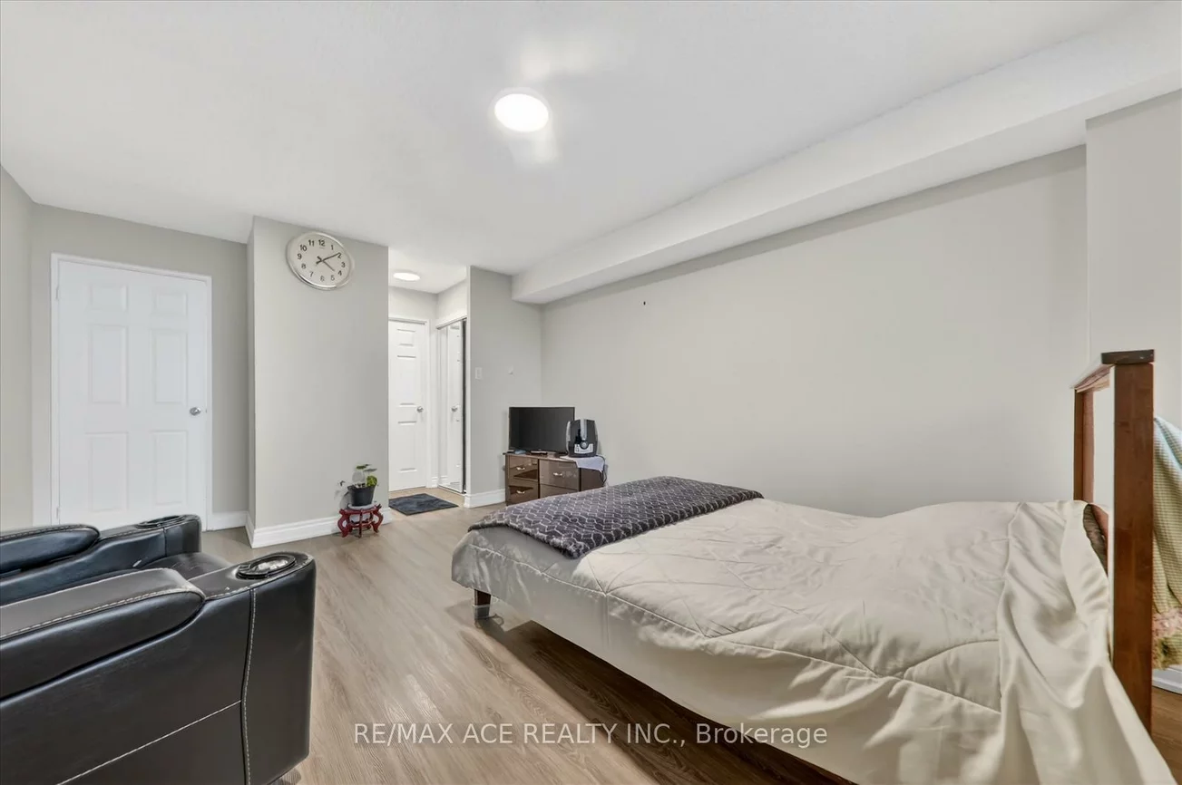 100, Wingarden, Malvern, Toronto