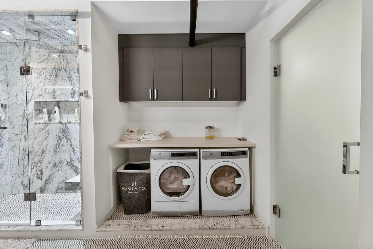 1159, Dundas, South Riverdale, Toronto