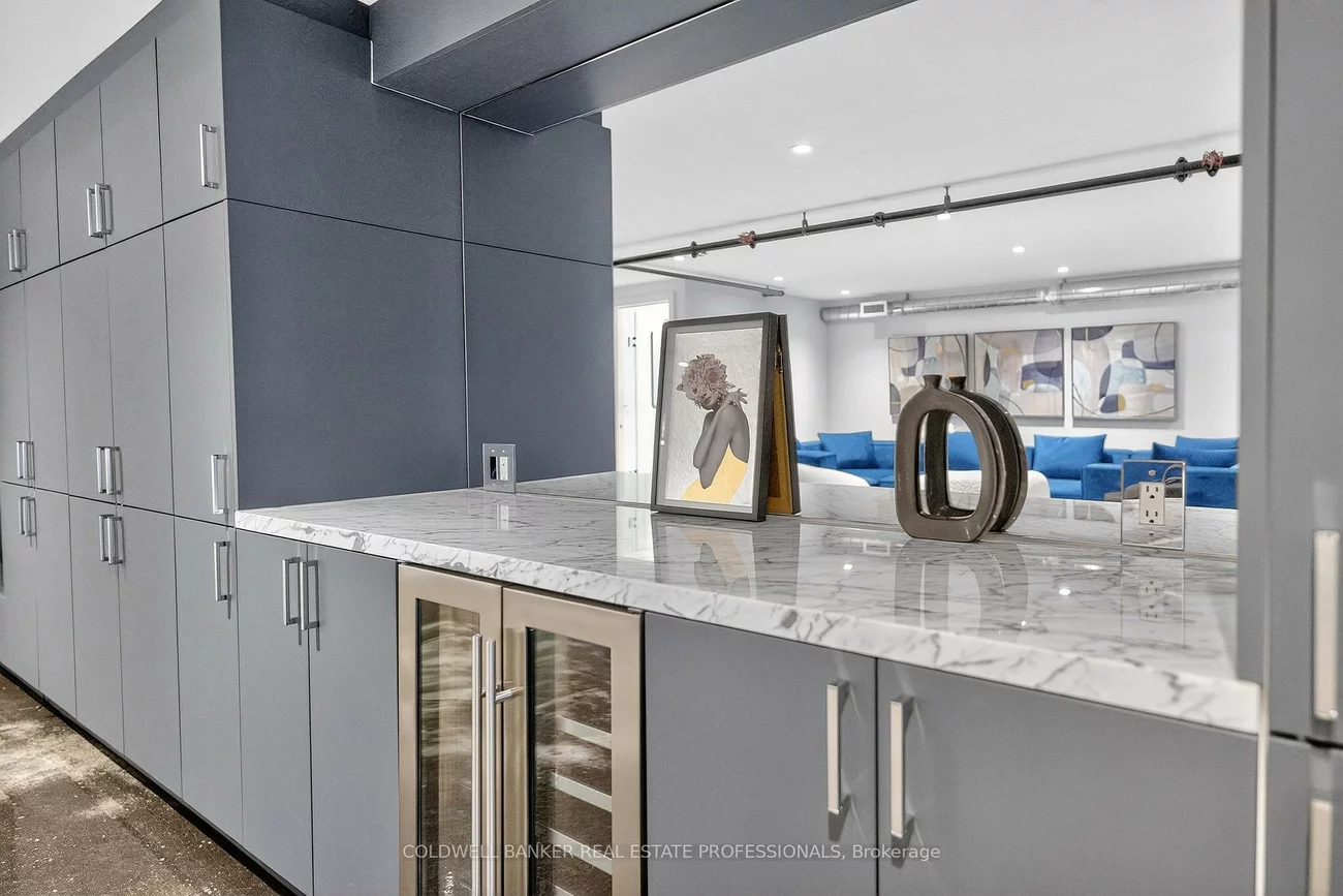 1159, Dundas, South Riverdale, Toronto