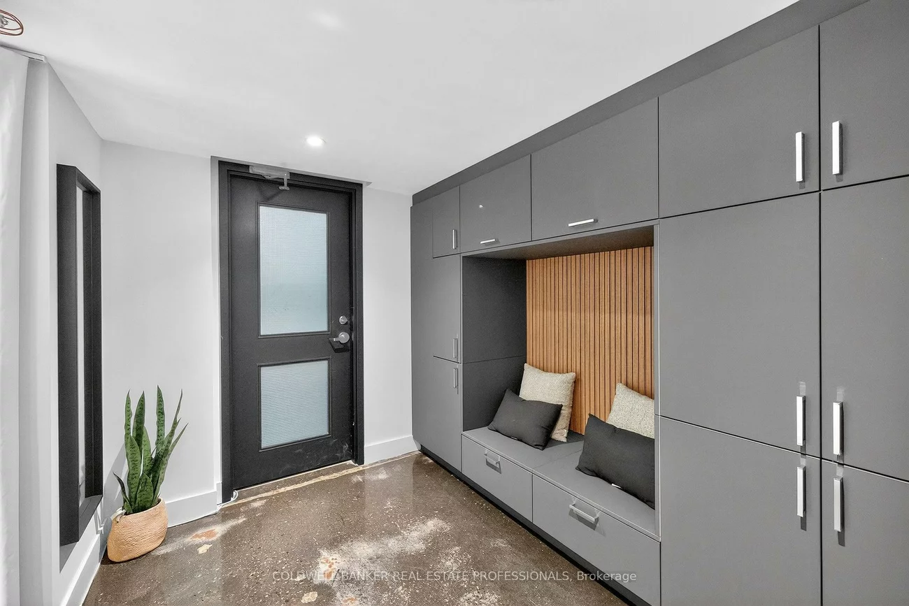 1159, Dundas, South Riverdale, Toronto