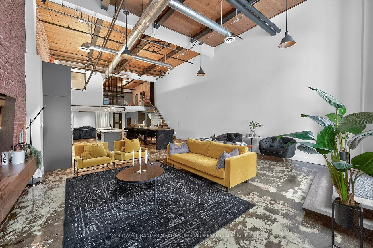 1159, Dundas, South Riverdale, Toronto