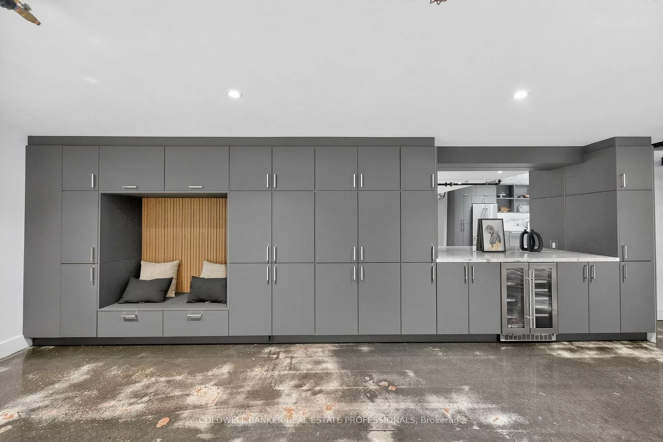 1159, Dundas, South Riverdale, Toronto