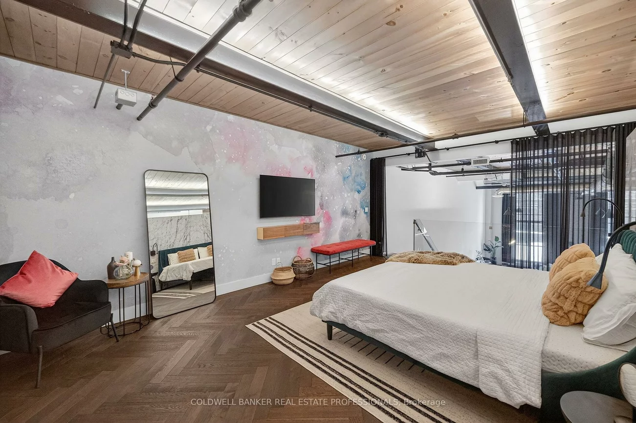 1159, Dundas, South Riverdale, Toronto