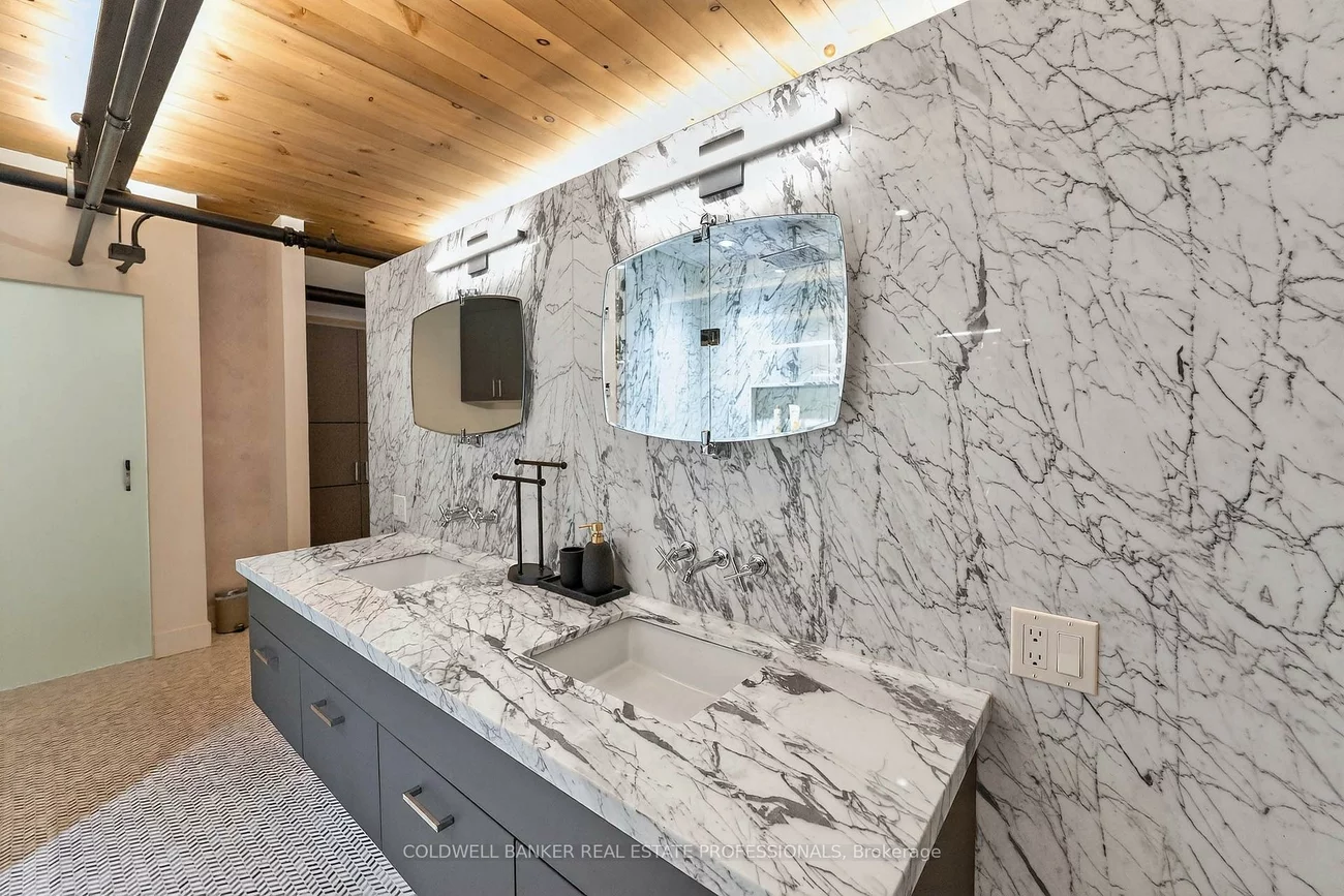 1159, Dundas, South Riverdale, Toronto