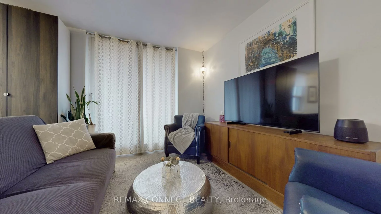 1145, Logan, Broadview North, Toronto