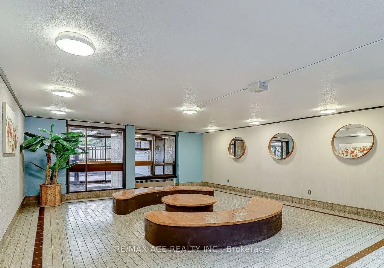 3, Massey, Crescent Town, Toronto