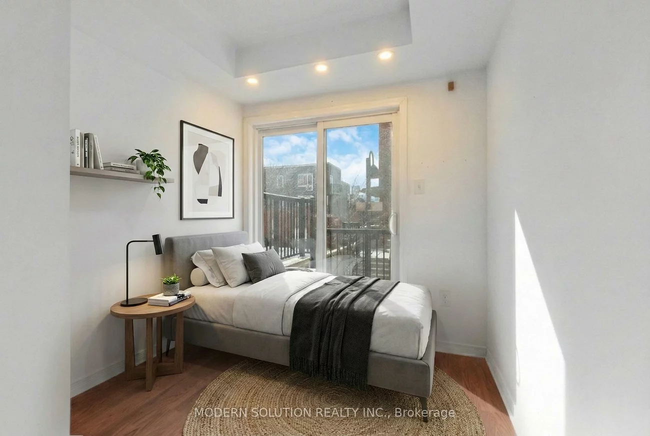 70, Munro, South Riverdale, Toronto