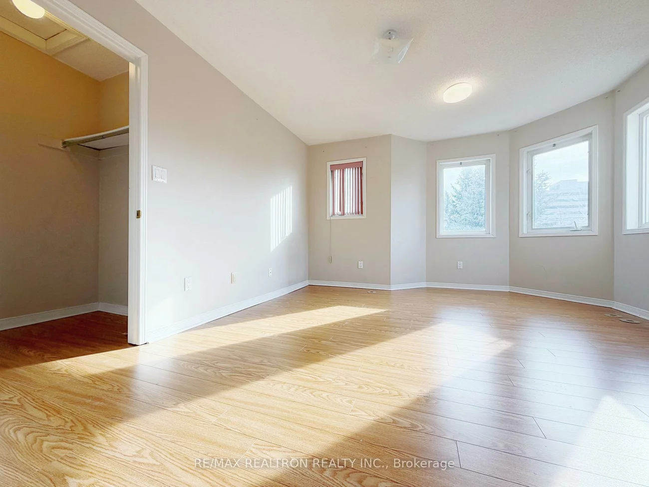 29, Rosebank, Malvern, Toronto