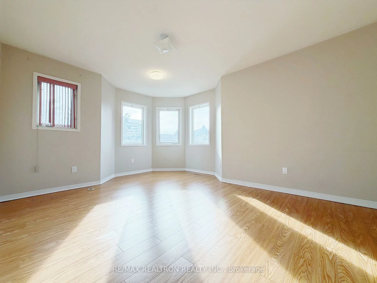 29, Rosebank, Malvern, Toronto