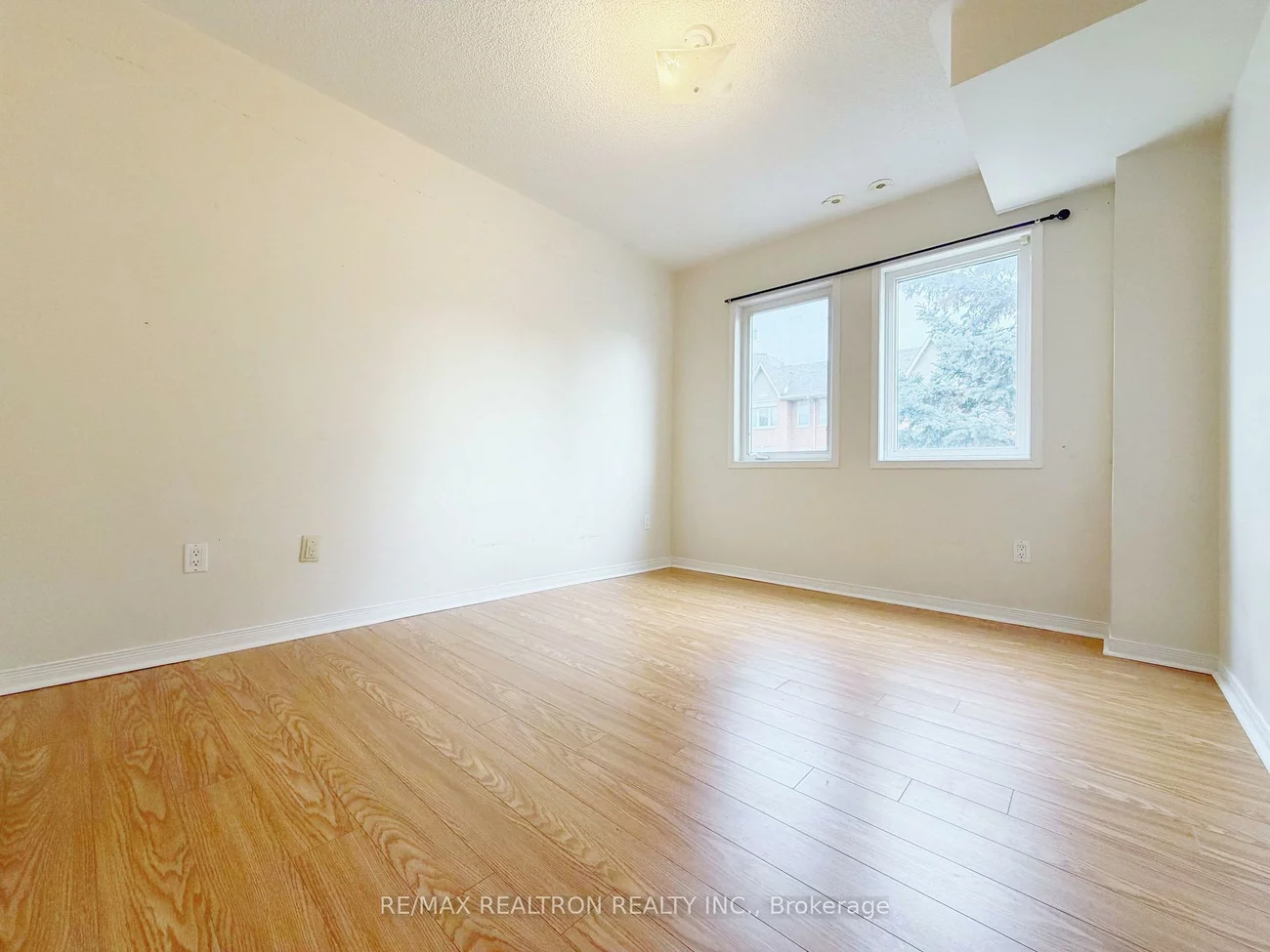 29, Rosebank, Malvern, Toronto