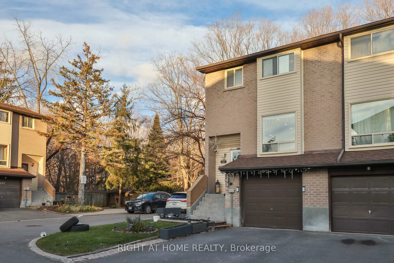 55, Collinsgrove, West Hill, Toronto