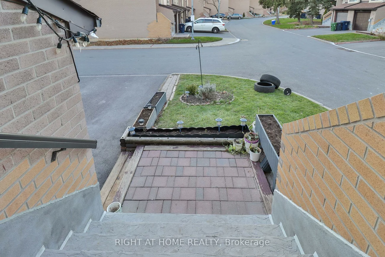 55, Collinsgrove, West Hill, Toronto