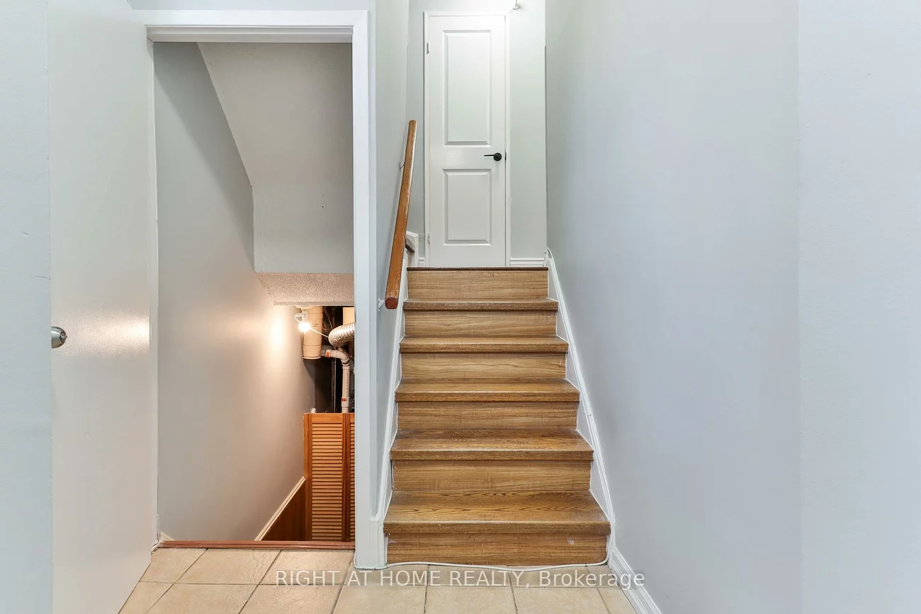 55, Collinsgrove, West Hill, Toronto