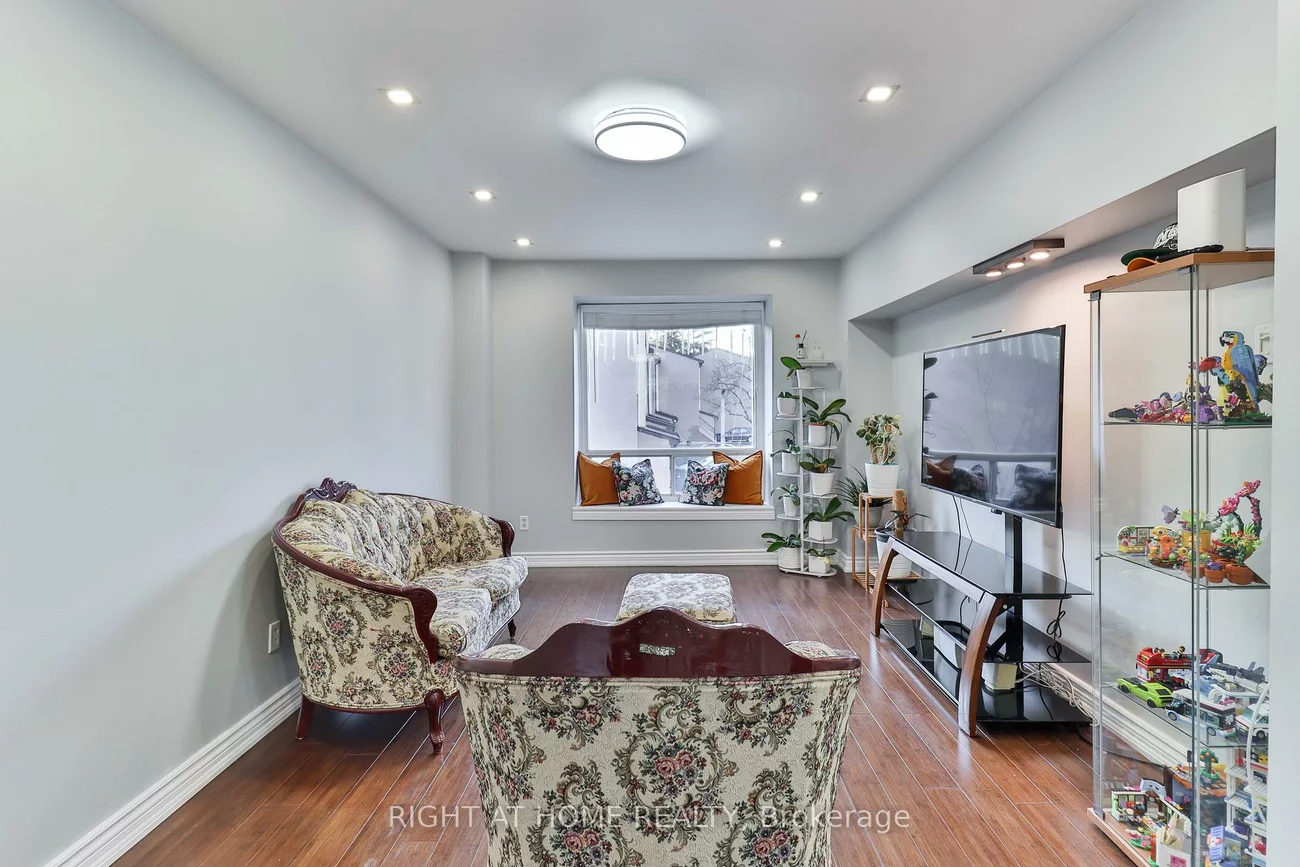 55, Collinsgrove, West Hill, Toronto
