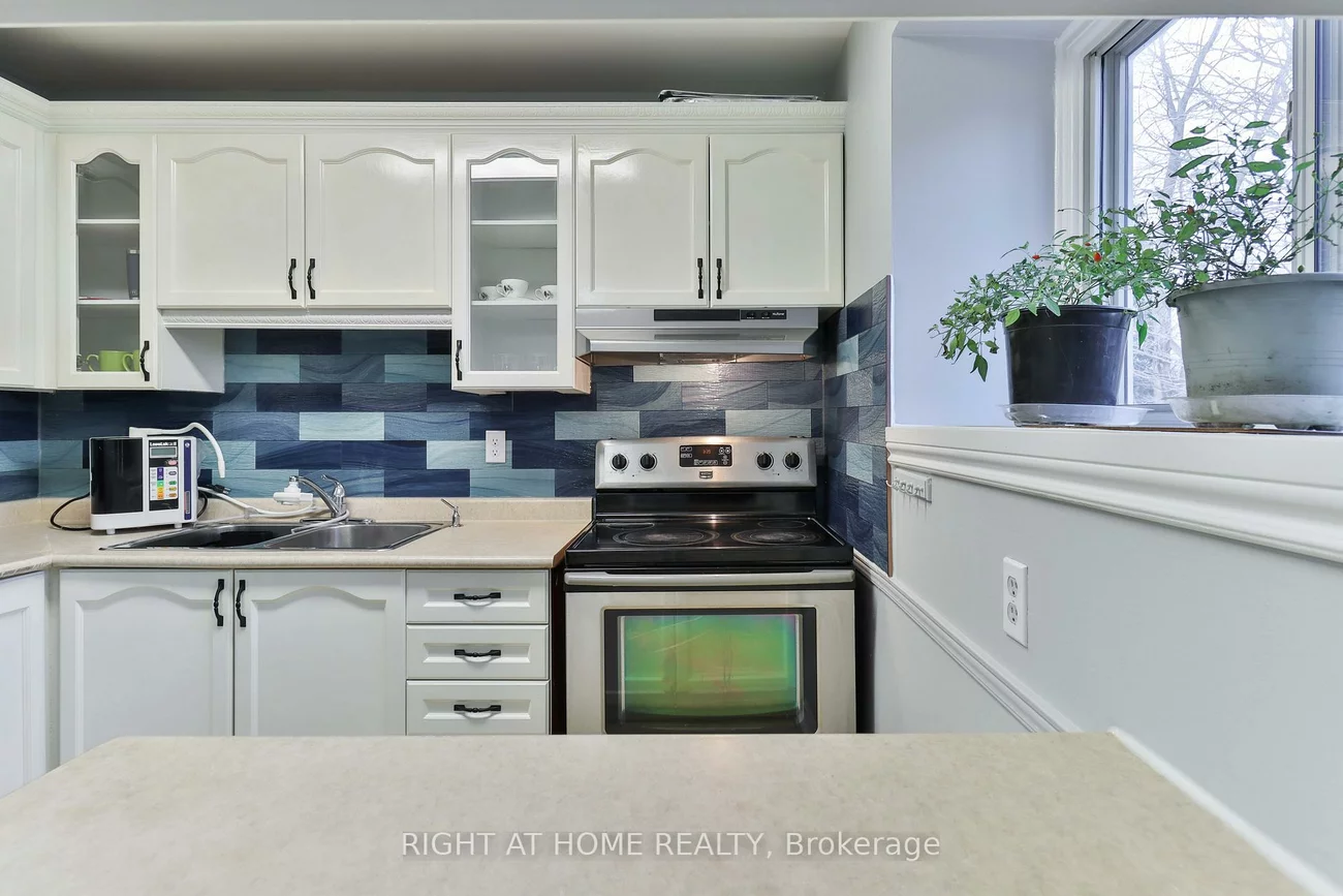 55, Collinsgrove, West Hill, Toronto