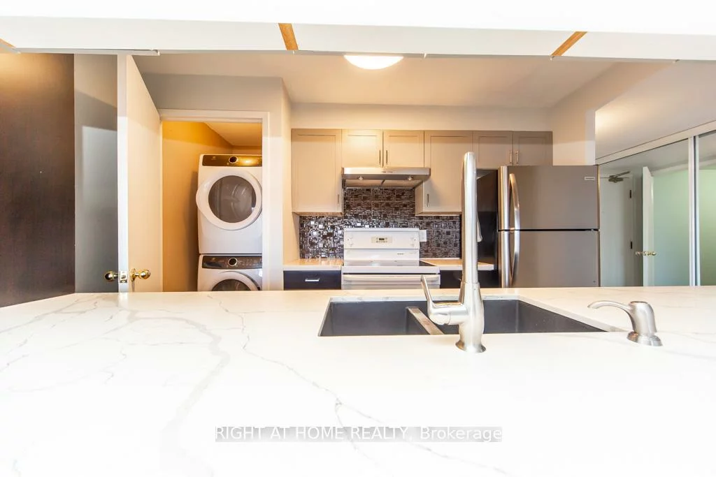 90, Dale, Guildwood, Toronto