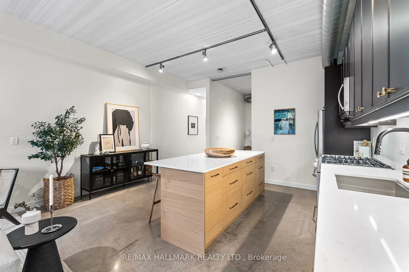 747, Queen, South Riverdale, Toronto