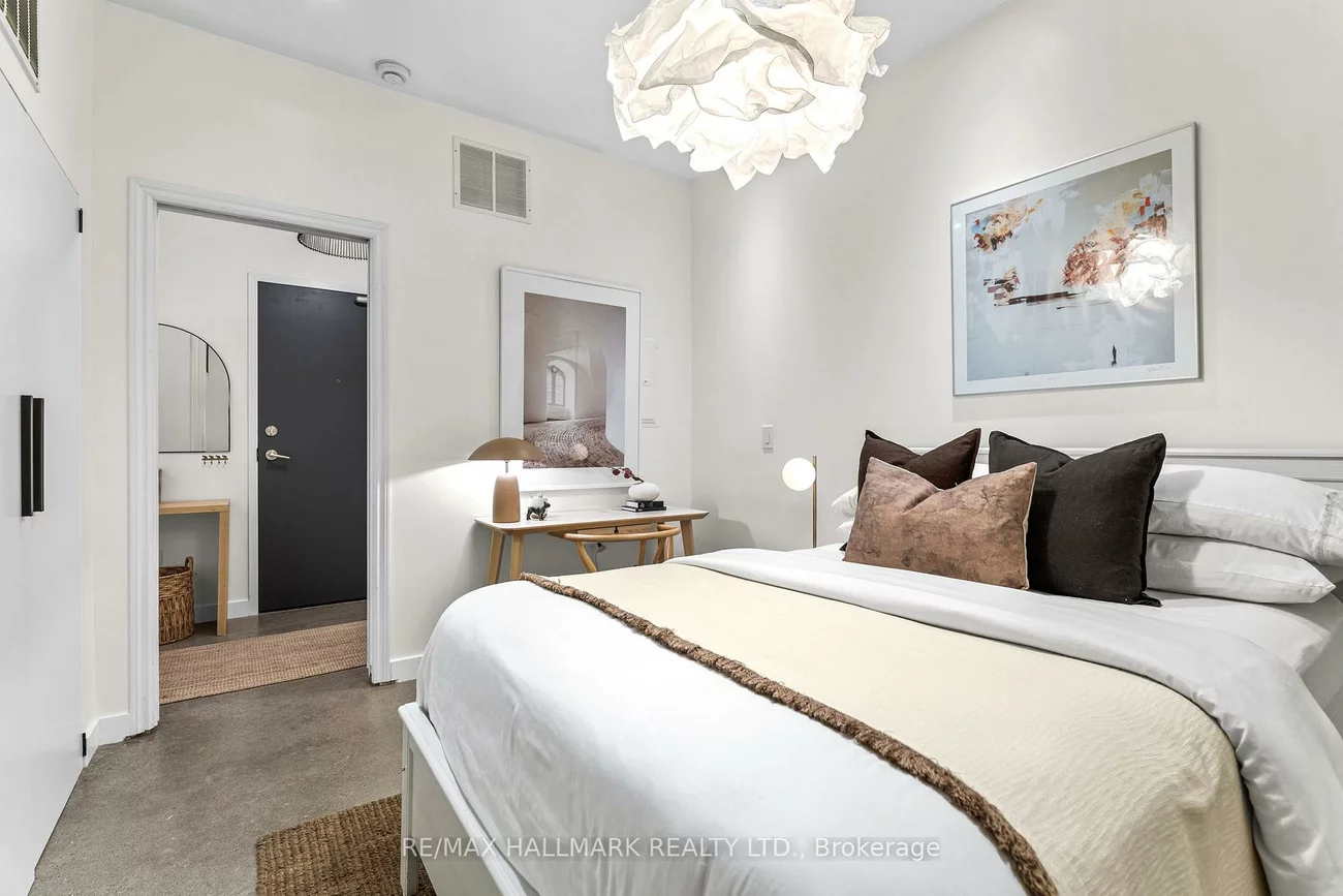 747, Queen, South Riverdale, Toronto