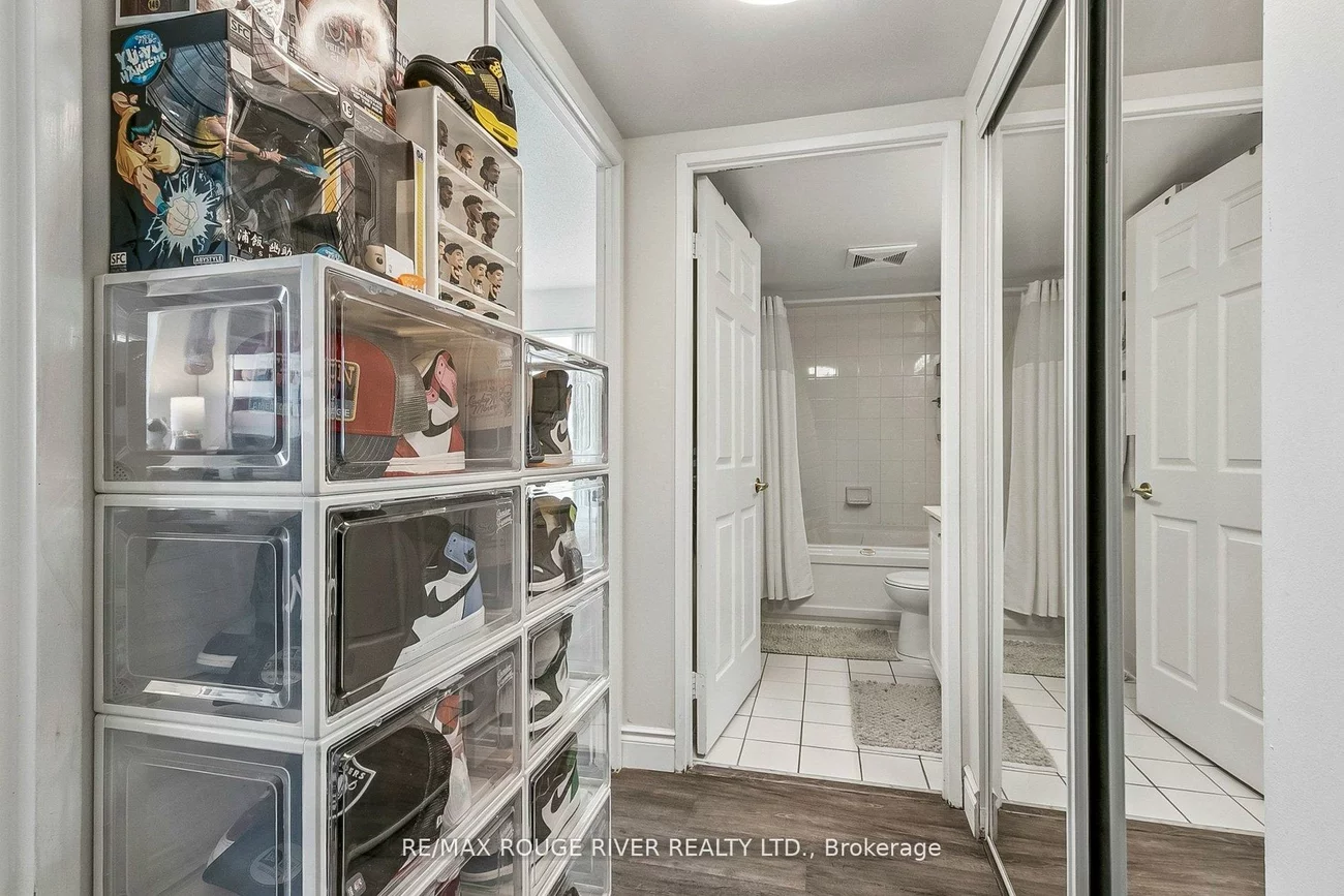 11, Lee Centre, Woburn, Toronto