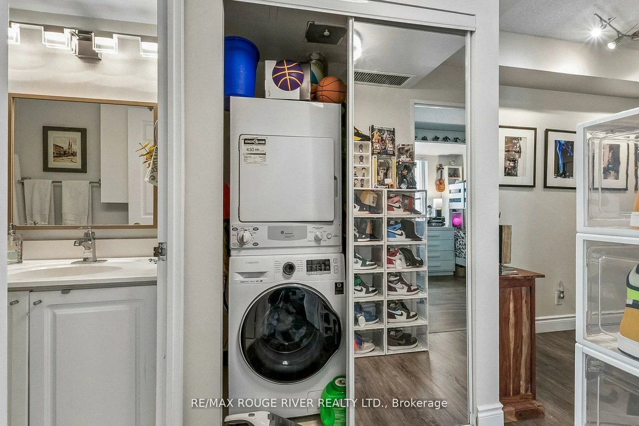 11, Lee Centre, Woburn, Toronto