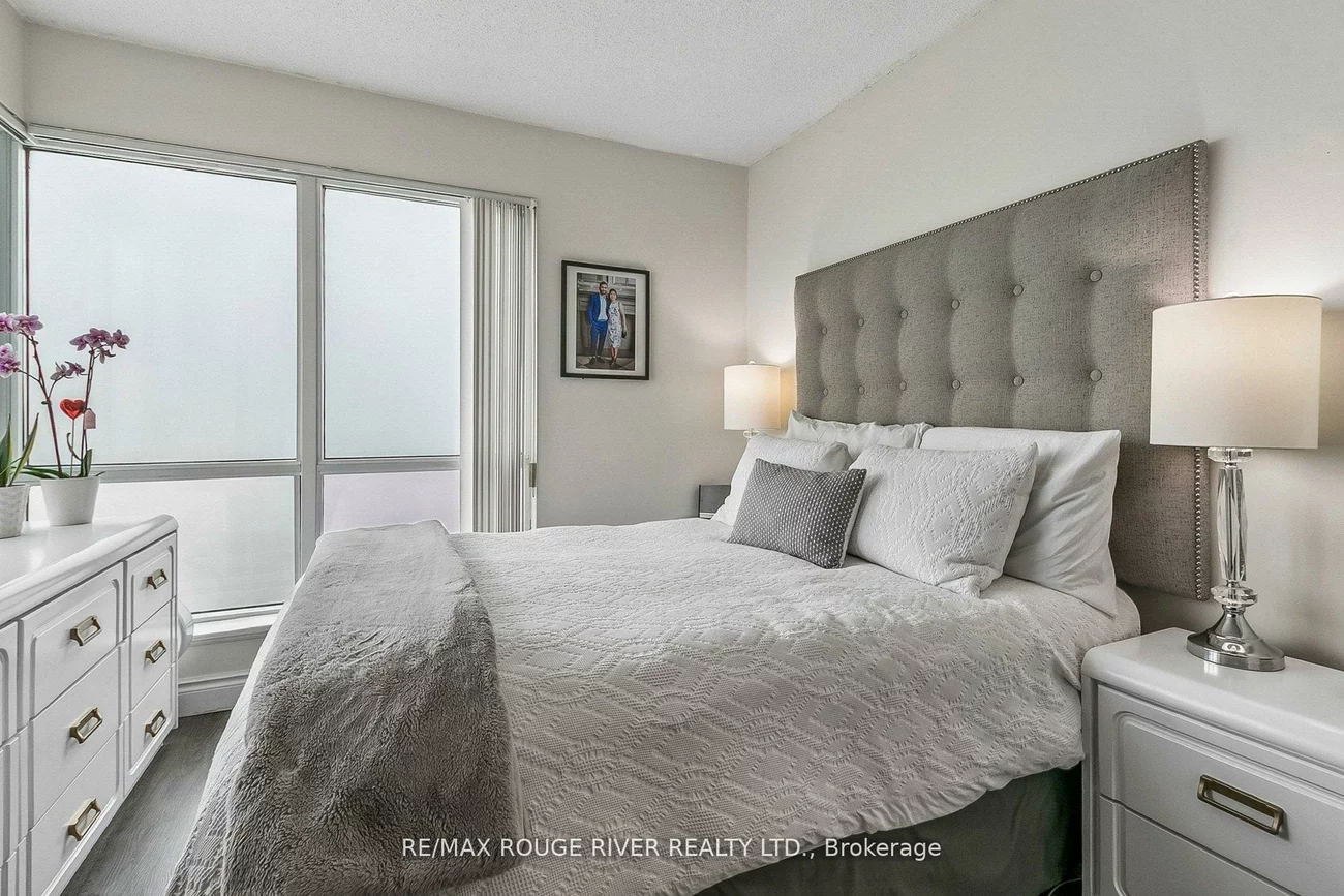 11, Lee Centre, Woburn, Toronto