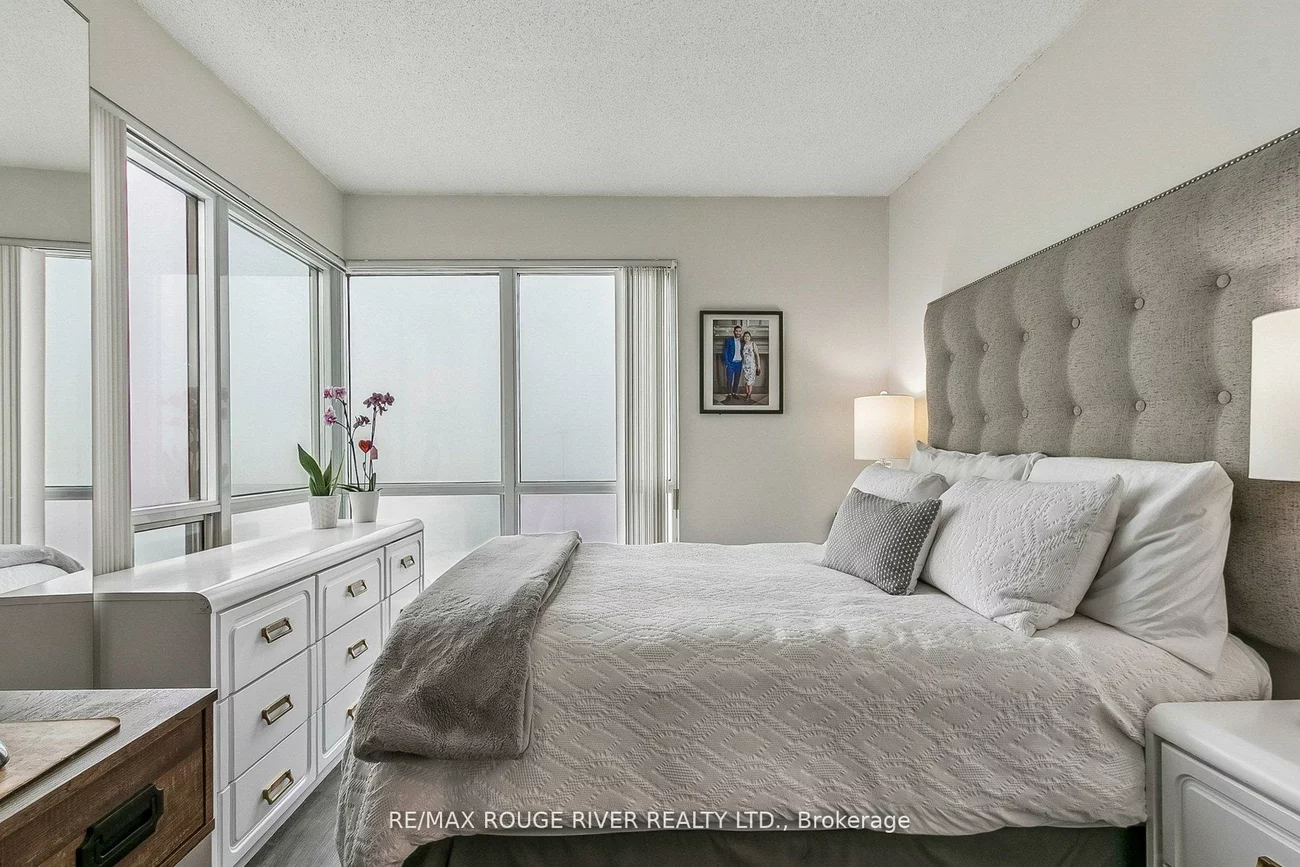 11, Lee Centre, Woburn, Toronto