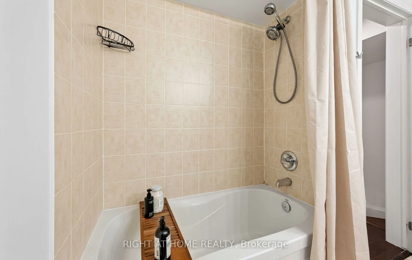 50, Mendelssohn, Clairlea-Birchmount, Toronto