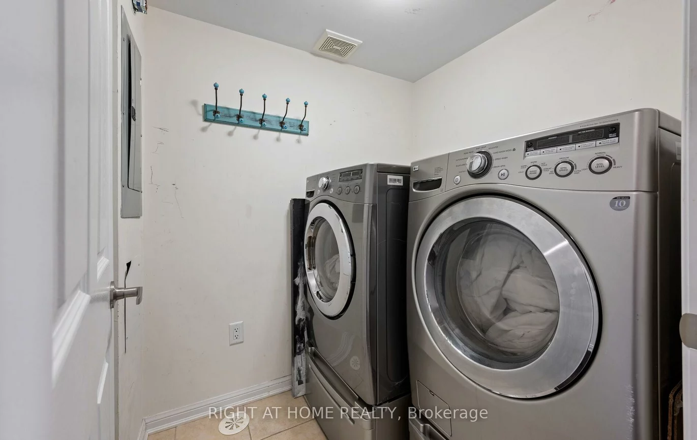50, Mendelssohn, Clairlea-Birchmount, Toronto