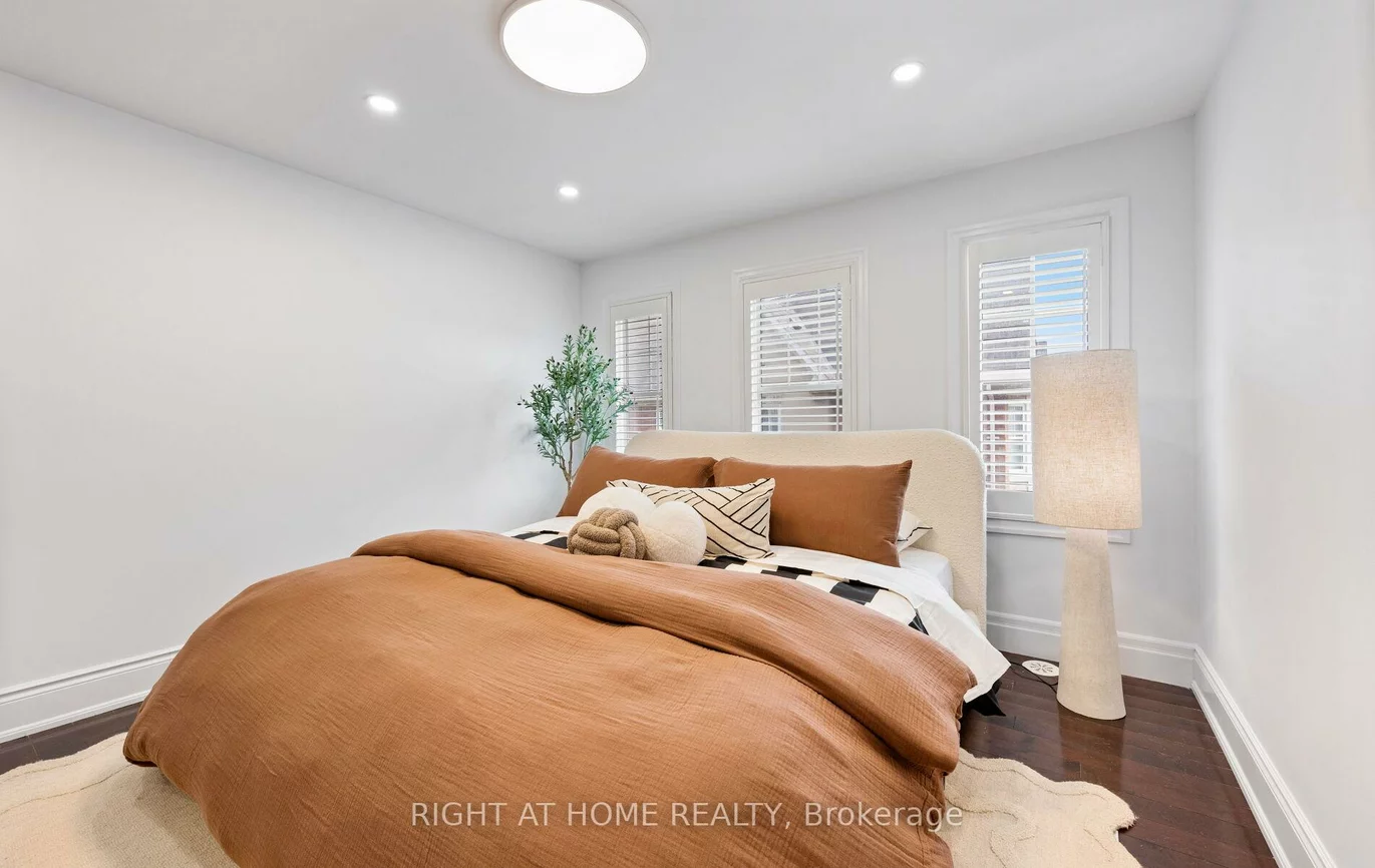 50, Mendelssohn, Clairlea-Birchmount, Toronto