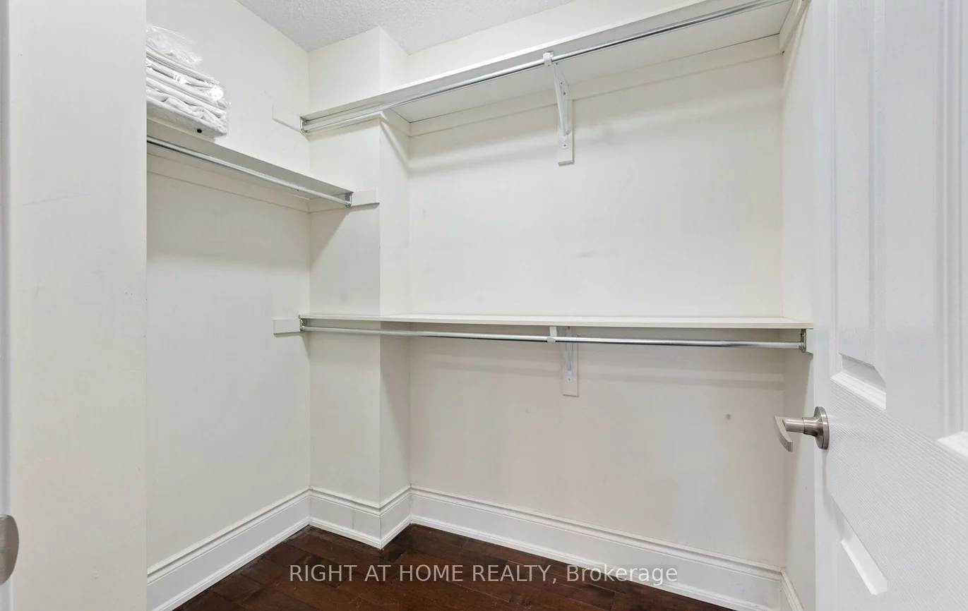 50, Mendelssohn, Clairlea-Birchmount, Toronto