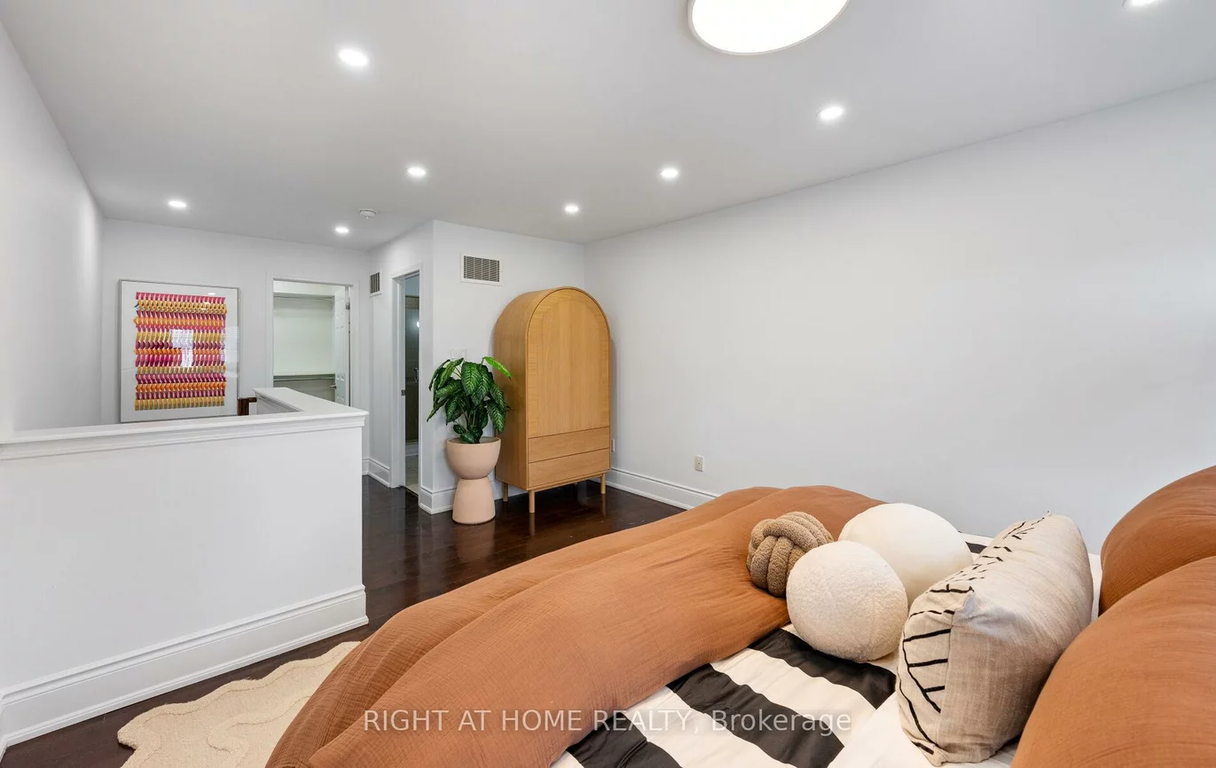 50, Mendelssohn, Clairlea-Birchmount, Toronto