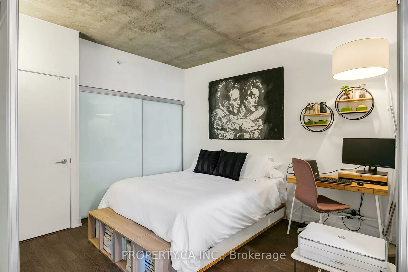 1190, Dundas, South Riverdale, Toronto