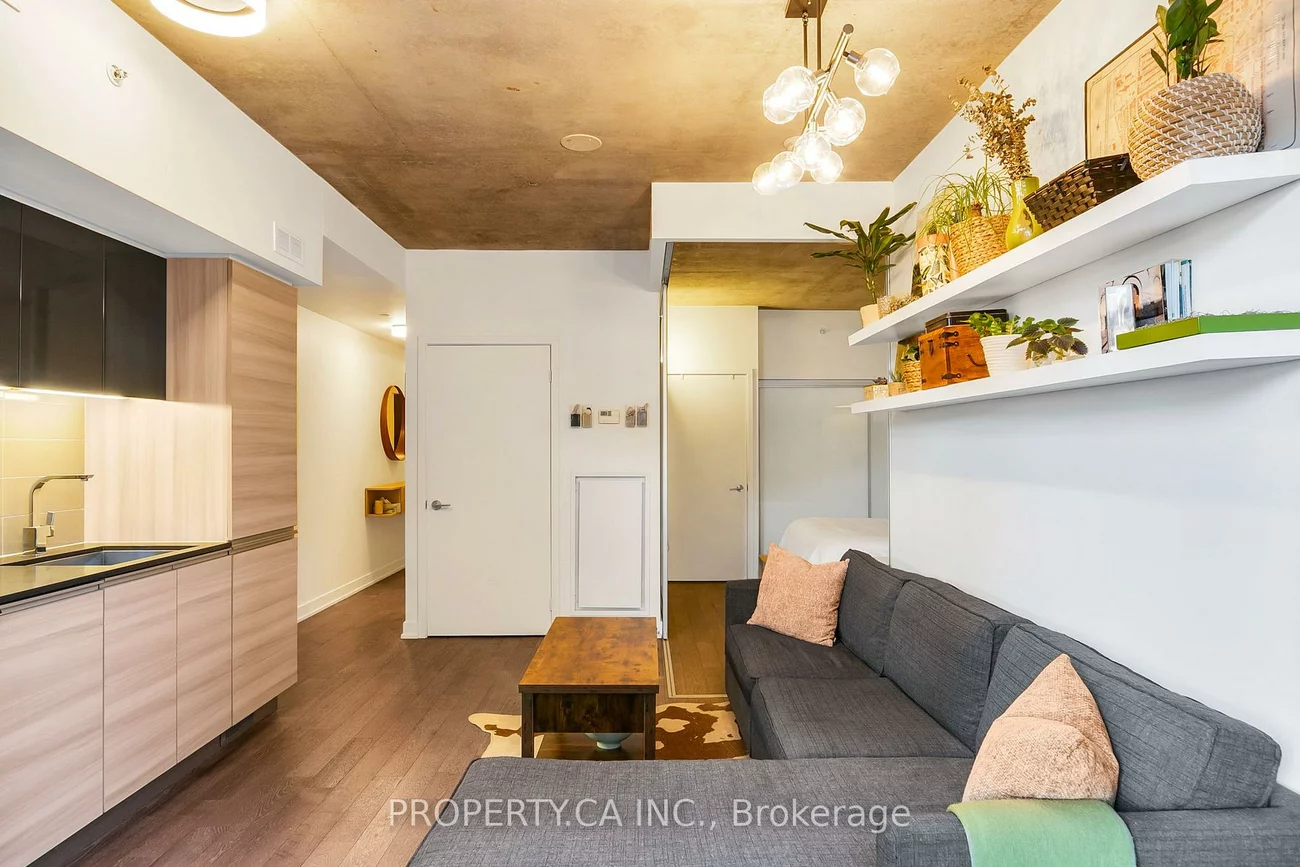 1190, Dundas, South Riverdale, Toronto