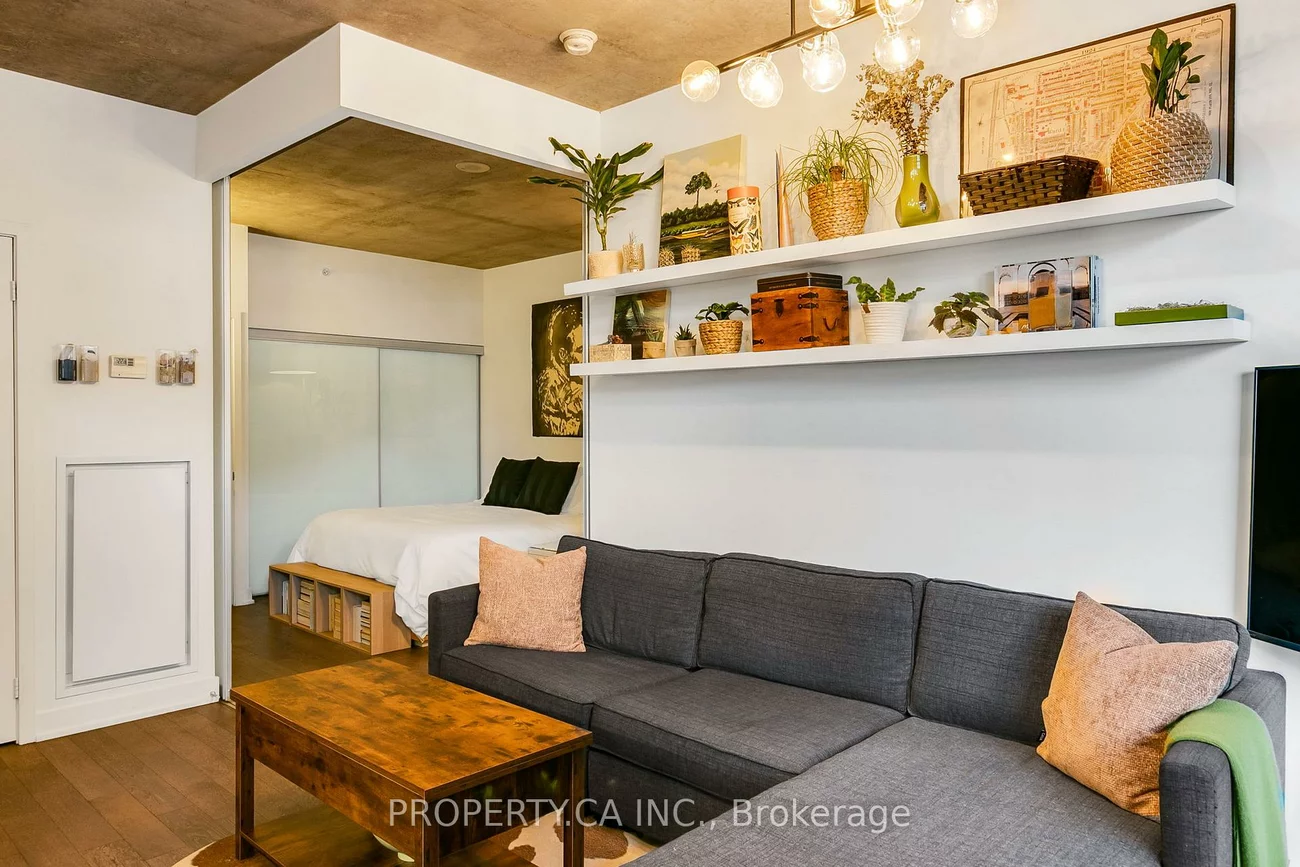 1190, Dundas, South Riverdale, Toronto