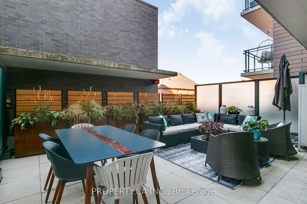 1190, Dundas, South Riverdale, Toronto