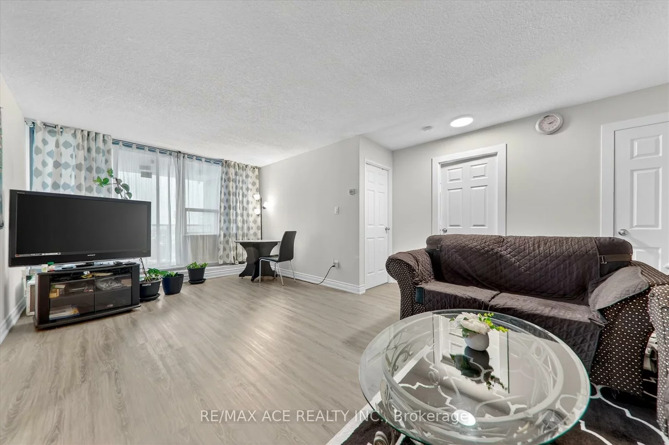 100, Wingarden, Malvern, Toronto