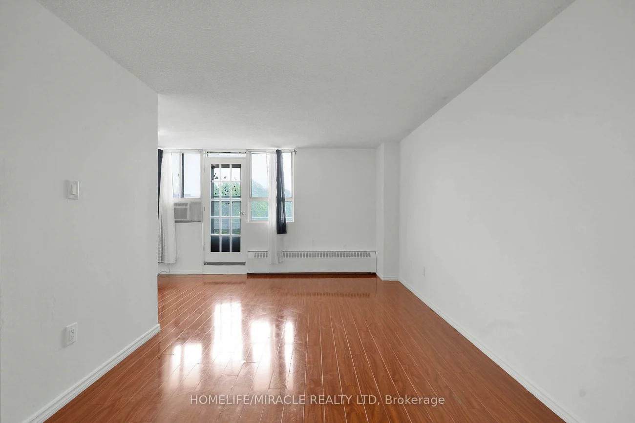 100, Dundalk, Dorset Park, Toronto