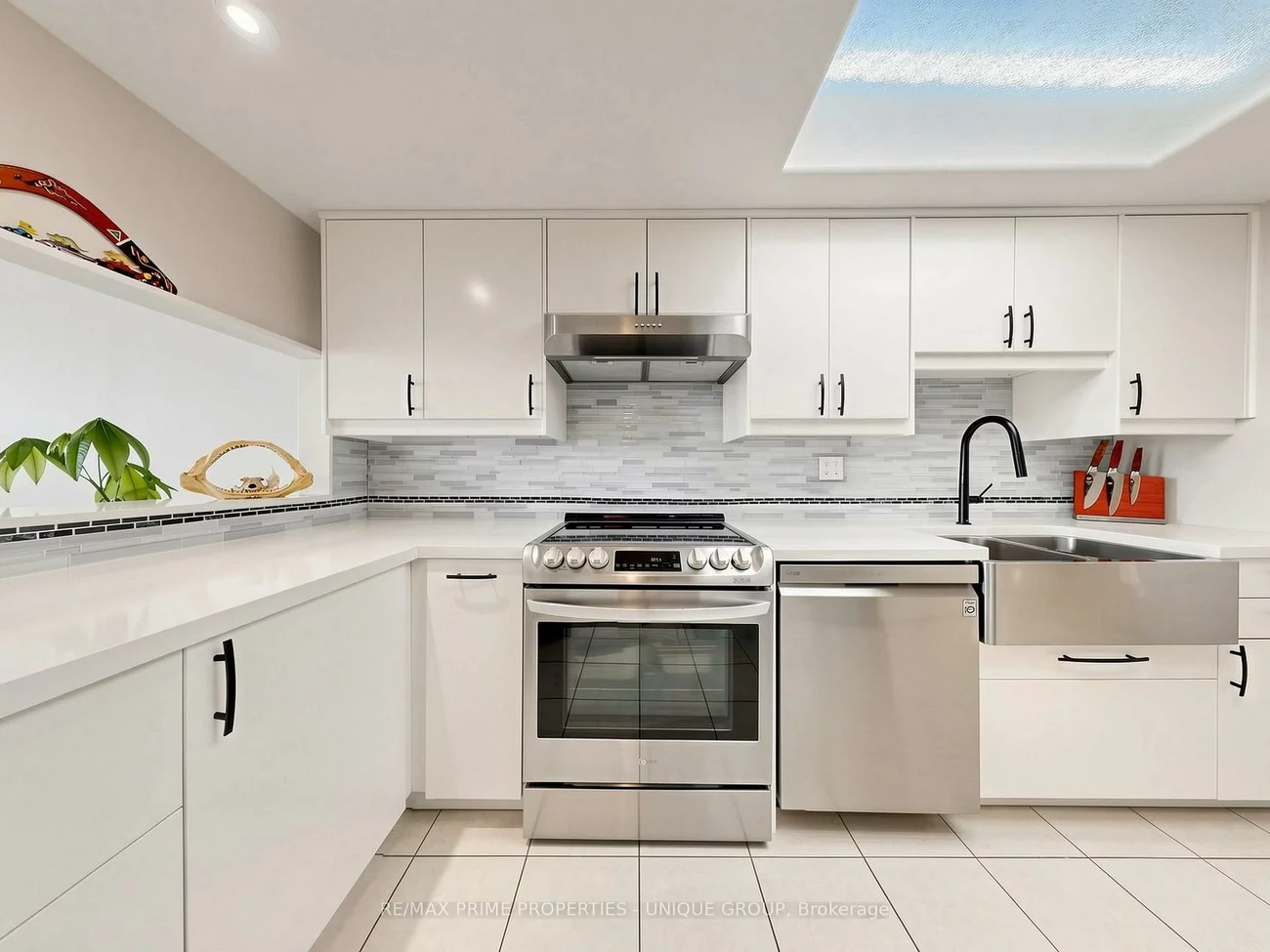 2460, Eglinton, Eglinton East, Toronto